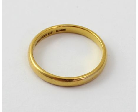 A 22ct gold wedding band, size R, approx 4g.