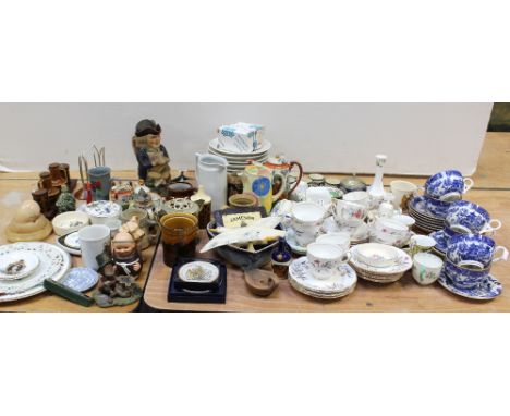 A quantity of ceramics and collectibles to include Royal Worcester blue and white breakfast cups and saucers, Royal Worcester