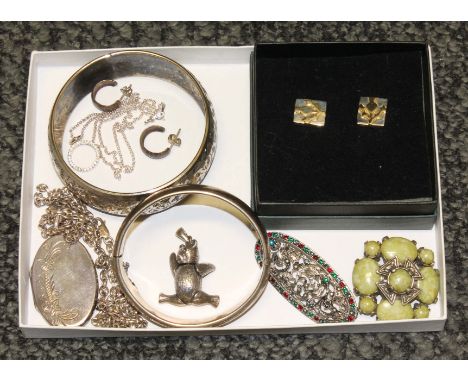 Assorted silver and white metal jewellery comprising a Charles Horner silver bangle, an articulated teddy bear pendant marked