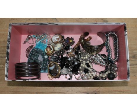 Assorted costume jewellery including a rolled gold gate bracelet, a shell cameo brooch, hallmarked silver brooches, miniature