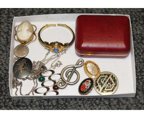 A tray of assorted jewellery including a Modernist style pendant on chain marked '925', a shell cameo, a bangle watch etc. 
