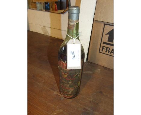VINTAGE BOTTLE OF MARTINI AND ROSSI VINO VERMOUTH (COLLECTORS ITEM)