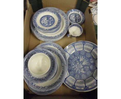 BOX OF WILLOW PATTERNED CHINA INCLUDING SPODE PLATE