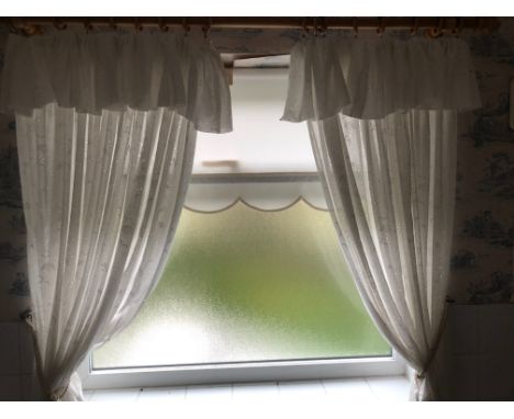 PAIR OF CURTAINS 110cm x 109
