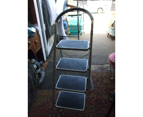 STEP LADDER