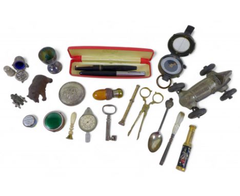 A quantity of small curios, including gold metal propelling pencil with pink stone shield end (tests as 9ct), silver teaspoon
