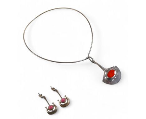 A Norwegian designer silver and enamel necklace, by Bjorn Sigurd Ostern/ David Andersen, 12 by 13cm oval internal necklace di