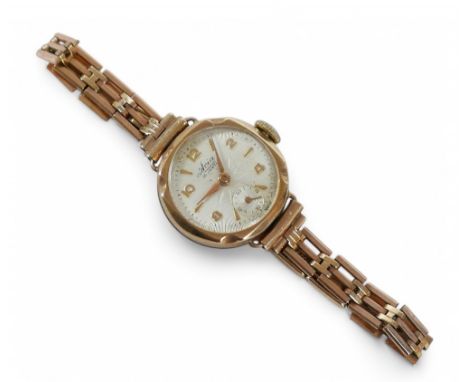 A 9ct yellow gold Avia ladies bracelet wristwatch, 20mm case, manual wind, 156g, not running.