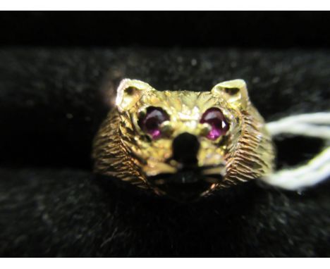 9ct Gold cats head ring with ruby eyes, size O 