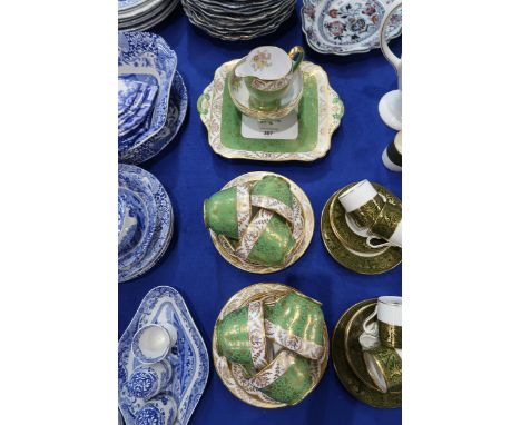 A Copeland Spode tea set, pattern number Y7211 comprising cups, saucers, plates, cake plate, milk jug and sugar bowl Conditio