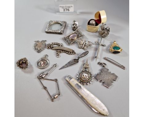 Bag of silver jewellery to include: Celtic design brooch, fobs, sports fobs, dress rings, book mark in the form of a trowel, 