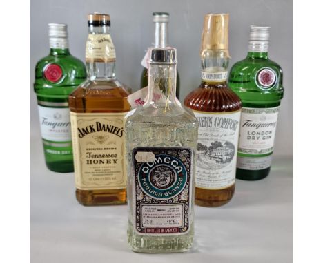 Collection of alcohol to include: two bottles of Tanqueray London Dry Gin, Jack Daniels Tennessee Honey, Southern Comfort, Te