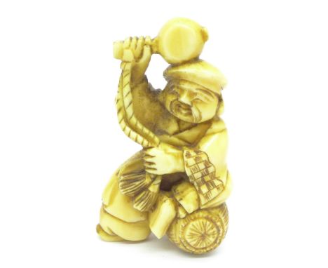 A late 19th/early 20th Century carved ivory netsuke