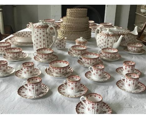 DINNER SERVICE, English Bone China Spode, Fleur de Lys pattern, consisting of 8 place, 10n pieces, 12 dinner plates and side 