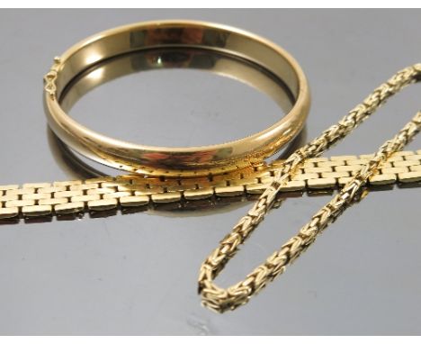 A German bracelet, stamped 333, of five row brick link design, to a hidden box clasp with two safety catches, together with a