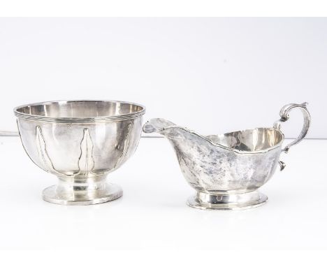 An early George V silver sugar basin, together with a silver sauce boat from Mappin &amp; Webb, 12.7 oz. (2)