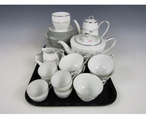 Noritake tea and coffee wares, coffee pot (a/f)