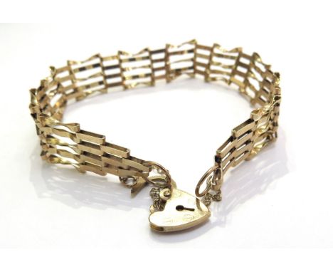 A 9ct gold gate bracelet, 5.2g