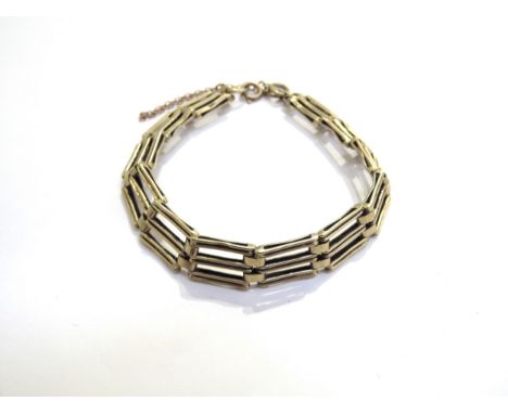 A 9ct gold gate bracelet, 19cm long, 12.8g