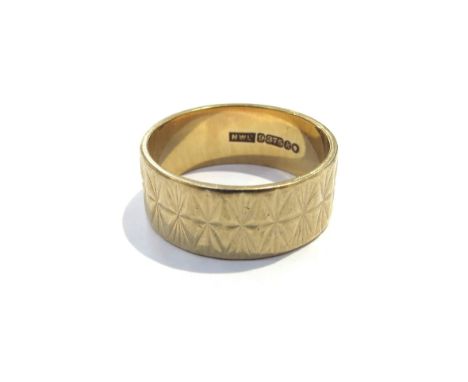 A 9ct gold band with bright cut decoration. Size R, 5.2g