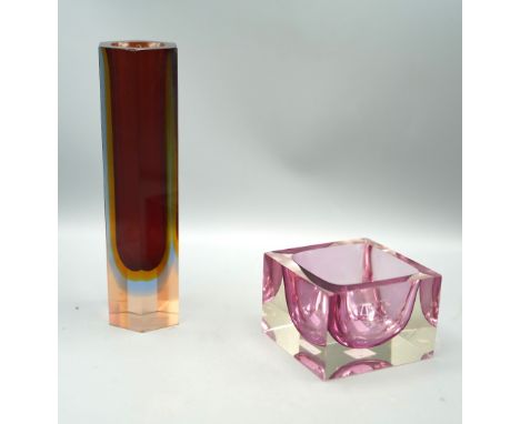Two Murano Mandruzzato facet cut vases, incl. Sommerso pink block, H7cm and a hexagonal vase in red, yellow and blue, H22.5cm
