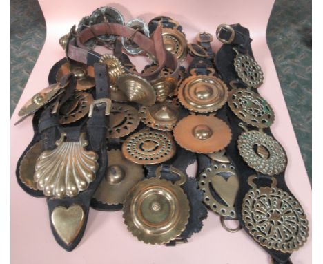 Collection of vintage horse brasses of various designs including a shell, a heart, a crown etc.Shipping POA  https://www.brad