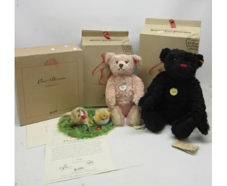 Steiff incl. Easter Diorama, limited edition of 2004, D21cm; Margarete Steiff 'Classic 1907 Teddy Bear', pink mohair; Steiff 
