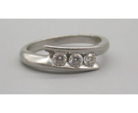 Platinum three stone diamond ring, the row of brilliant cut diamonds in twist mount, stamped 950, size J, 3.83gShipping £20.0