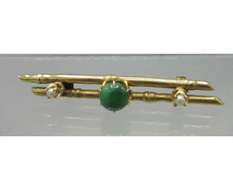 18ct yellow gold brooch in form of two bamboo branches set with central jade stone and a pearl either side, stamped 18, L5cm,