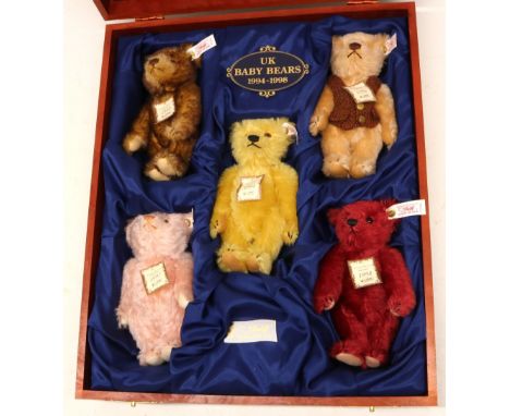 Steiff British Collectors 'Baby Bear Set 1994-1998', limited edition of 1847, in wooden caseShipping £48.00 plus vat (UK Only