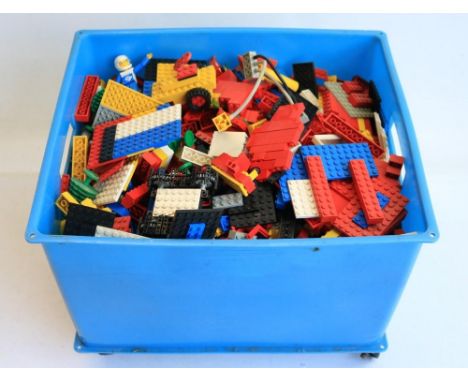 Box of loose Lego including TechnicShipping £38.00 plus vat (UK Only)