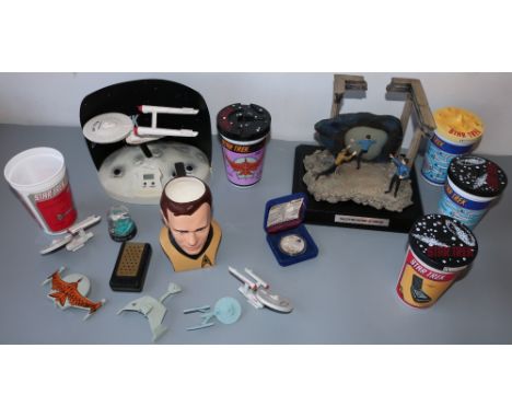 Group of Star Trek collectables, incl. a Franklin Mint diorama 'The City on the Edge of Forever, Star Trek alarm clock, Rarit