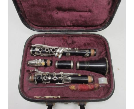 Le Couture Czechoslovakian clarinet, casedShipping £48.00 plus vat (UK Only)