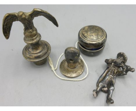 Isaac Jeheskel silver fiddler figure, stamped 925, silver yoyo stamped 925, white metal eagle sconce finial, marks indistinct