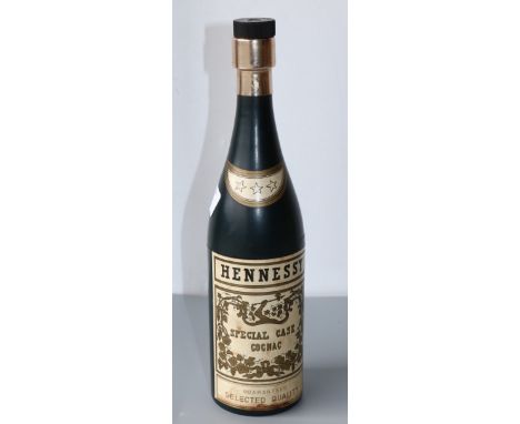 C1930s Bakelite Hennessy Cognac bottle cigarette dispenser and lighter, H30.5cm, A/FShipping £38.00 plus vat (UK Only)