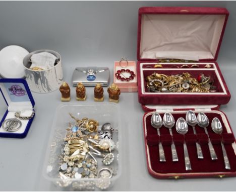 Collection of costume jewellery incl. Swarovski dolphin brooch, quantity of gilt metal necklaces and rings, brooches, pendant