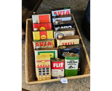 A collection of vintage oil cans and others, various to include Shell, Avia, Flit, Castrol, etc. (14) (B.P. 21% + VAT)
