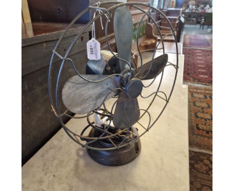 Vintage Monomark BCM/B and Y 230/250 Volt electric table fan. 43cm high approx. (B.P. 21% + VAT)