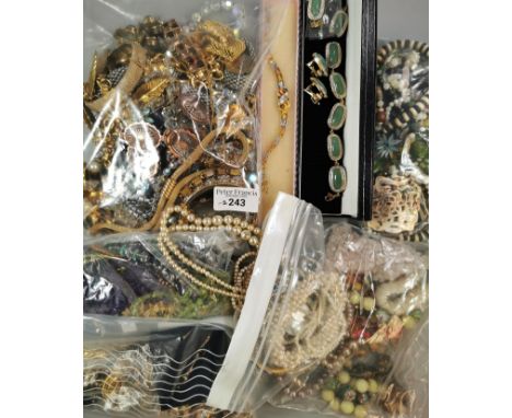 Large collection of costume jewellery to include; green hardstone bracelet and matching earrings, other hardstone and mother 