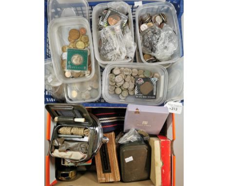 Box of oddments to include: Rolls Razor, compacts, pair of cufflinks, ashtrays etc. Together with a tray of assorted coinage;