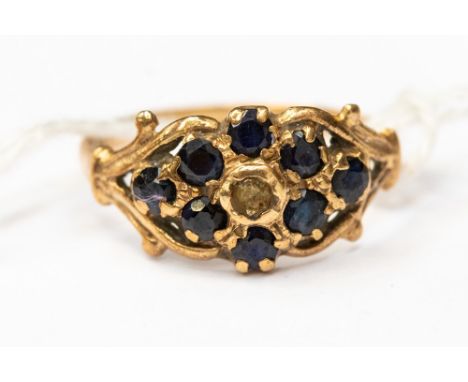 A Victorian sapphire cluster ring, set in 9ct gold, size O, with a total gross weight of approx 1.6gms 