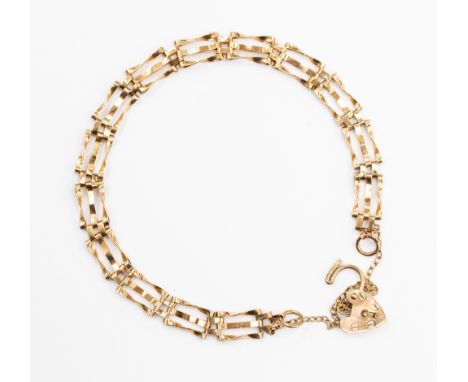 A 9ct gold three bar gate bracelet, 4.1 grams approx 