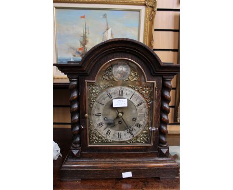 An oak cased bracket clock, Roman numerals to dial (glass door insecure) with key and pendulum (1) 