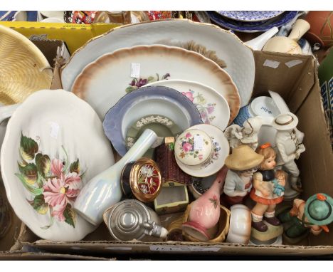 A box of assorted ceramics, figurines, Quimper Japanese dishes/plates etc, including dressing table set, Wedgwood (1 box)