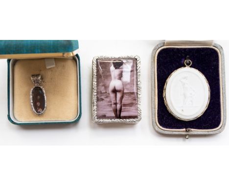 A white metal rectangular pill box, the lid depicting nude, stamped .925 silver plate to base, an Australian boulder opal pen