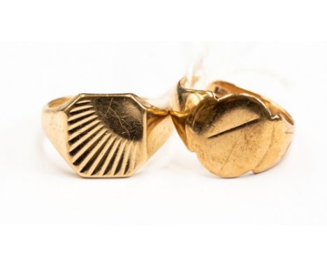 Two 9ct gold gents signet rings, size R and R½, with a combined total weight approx 11.8 grams