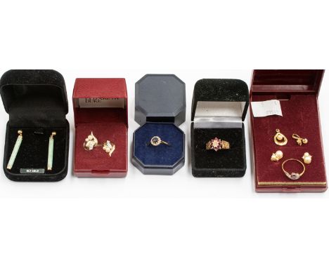 A collection of jewellery to include of three 9ct gold rings, including Ruby, sapphire and garnet versions along with pearl s