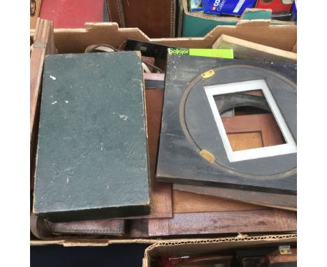 Large collection of photographic equipment, antique and vintage, including mahogany slides, lenses, light meters etc (3 boxes