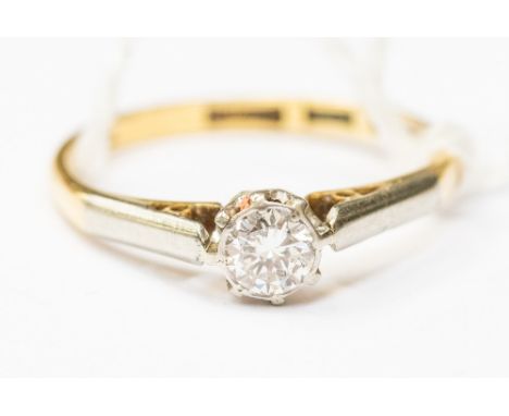 A diamond solitaire, in 18ct gold and platinum setting, round brilliant cut diamond weighing approx 0.25ct, clarity SI2, colo