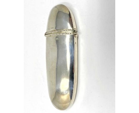 A VICTORIAN SILVER SPECTACLES CASE, JOSEPH HIRST, LONDON, 1838 rounded oblong, plain excepting the foliate borders applied ar